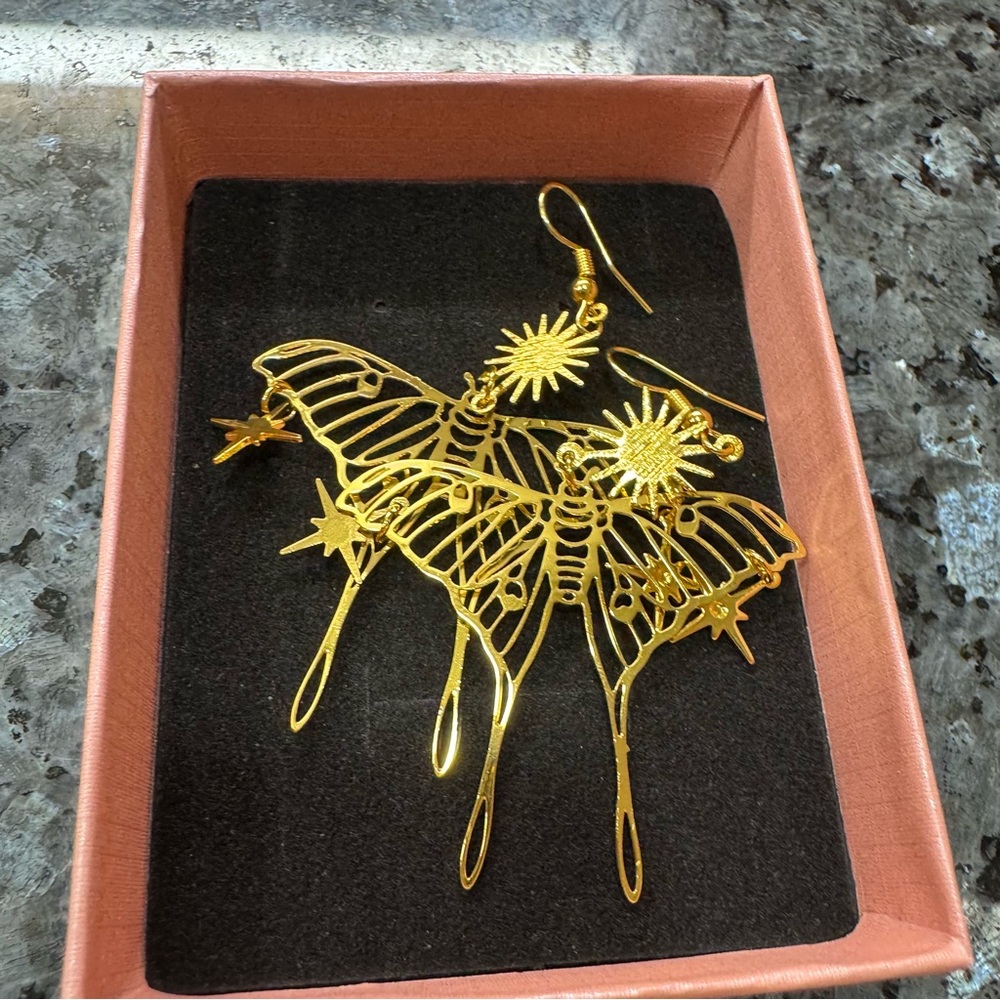 2/$29 or 3/$39 NWOT Gold Butterfly Dangling Earrings with Stars - Picture 5 of 5